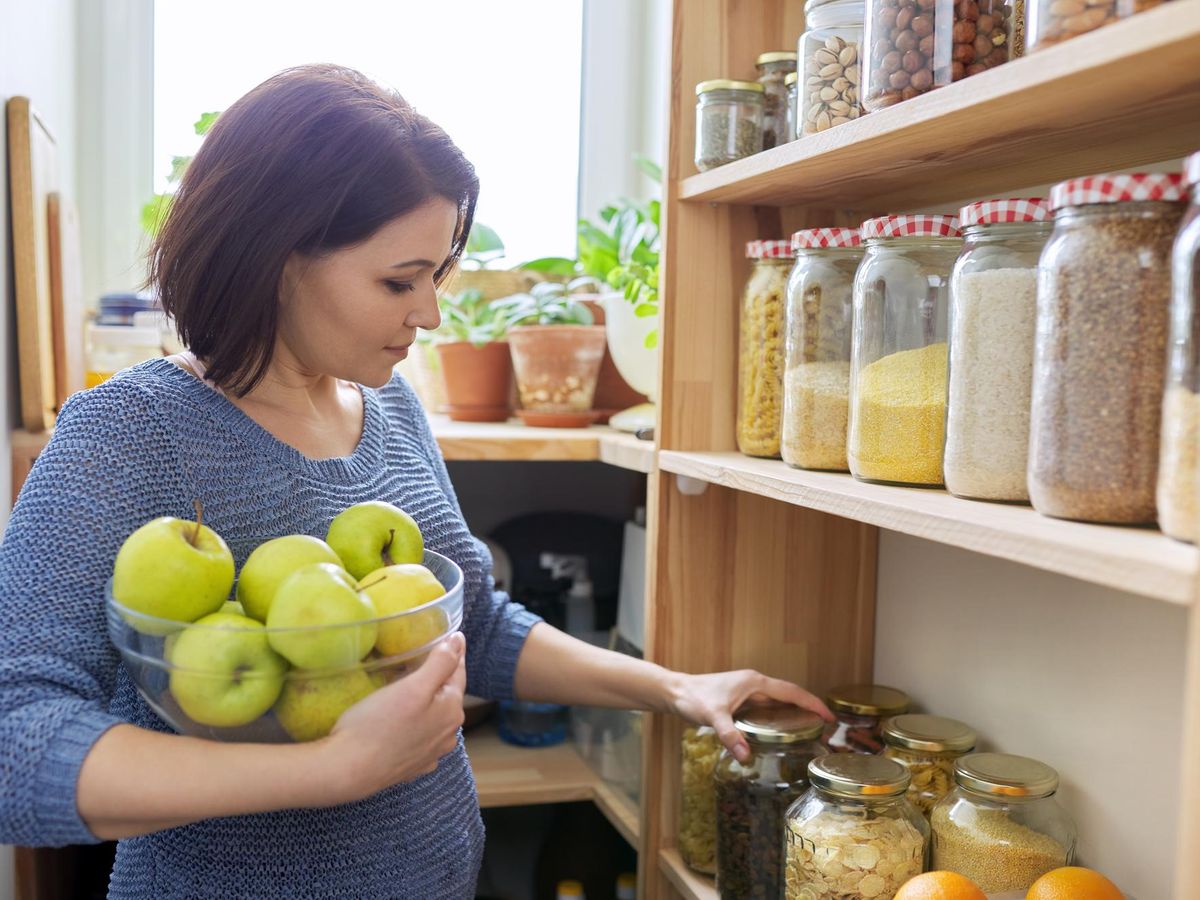 Jak przechowywać naturalne produkty spożywcze w domu, by zachować ich świeżość na dłużej